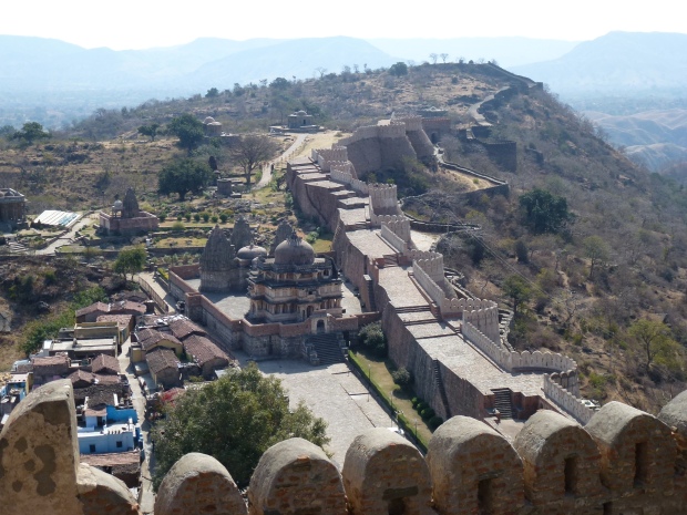 A view of Kumbahlgarh's walls and the village inside.